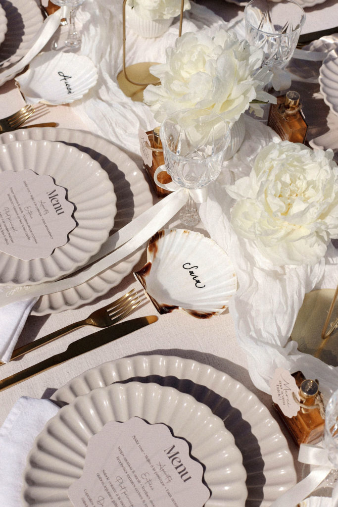 Sanda Letter calligraphy and engraving in Switzerland , calligraphy on coquillages