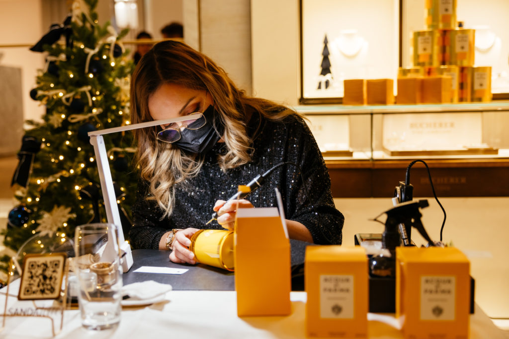 Sanda Letter_Engraver & Calligrapher in Switerland_ENGRAVING_ Aqua di Parma candles