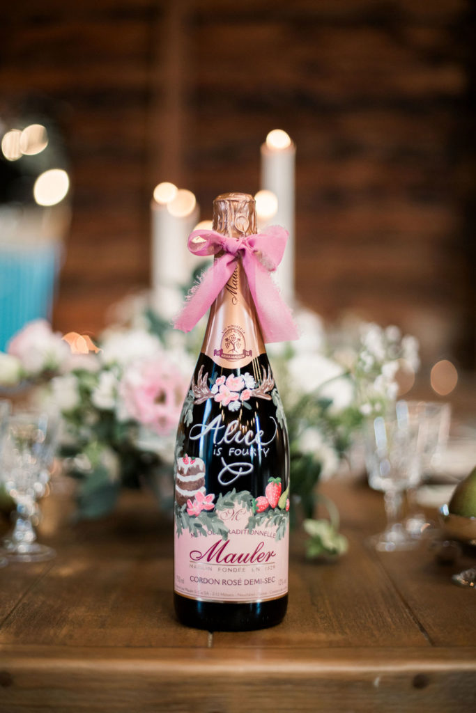 Sanda Letter_Engraver & Calligrapher in Switzerland_BOTTLE PAINTING_Mauler and table decor