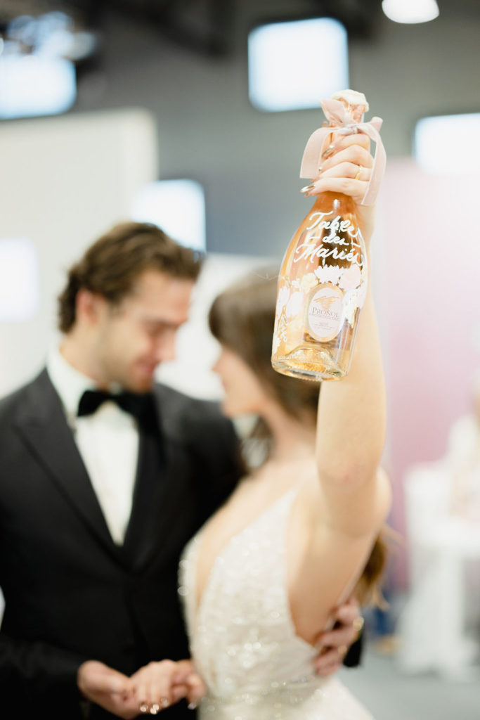 Sanda Letter_Engraver & Calligrapher in Switzerland_BOTTLE PAINTING_prosecco et mariés