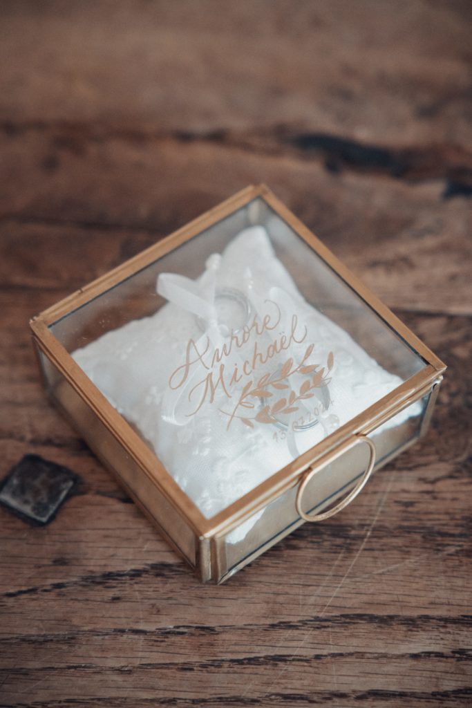 Sanda Letter_Engraver & Calligrapher in Switzerland_ENGRAVING_Ringbox_Aigal Photography_131240_04545