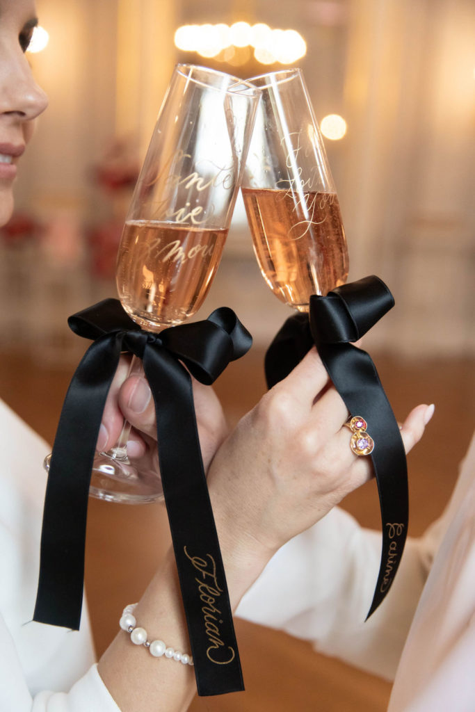 Sanda Letter_Engraver & Calligrapher in Switzerland_Engraving & Hot Foil_Champagne glasses chin chin_PeaceLoveLeigh1-1140