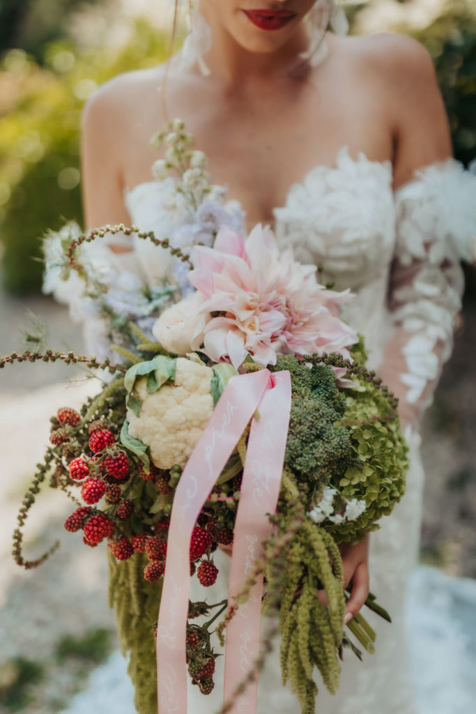 Sanda Letter_Engraver & Calligrapher in Switzerland_HOT FOIL_Pink ribbon bouquet_Irene DG Photography_ShootingEchandens-114