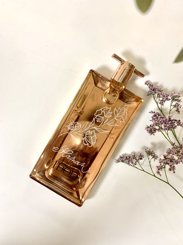 Sanda Letter_Engraver and Calligrapher in Switzerland_ENGRAVING_perfume Idole