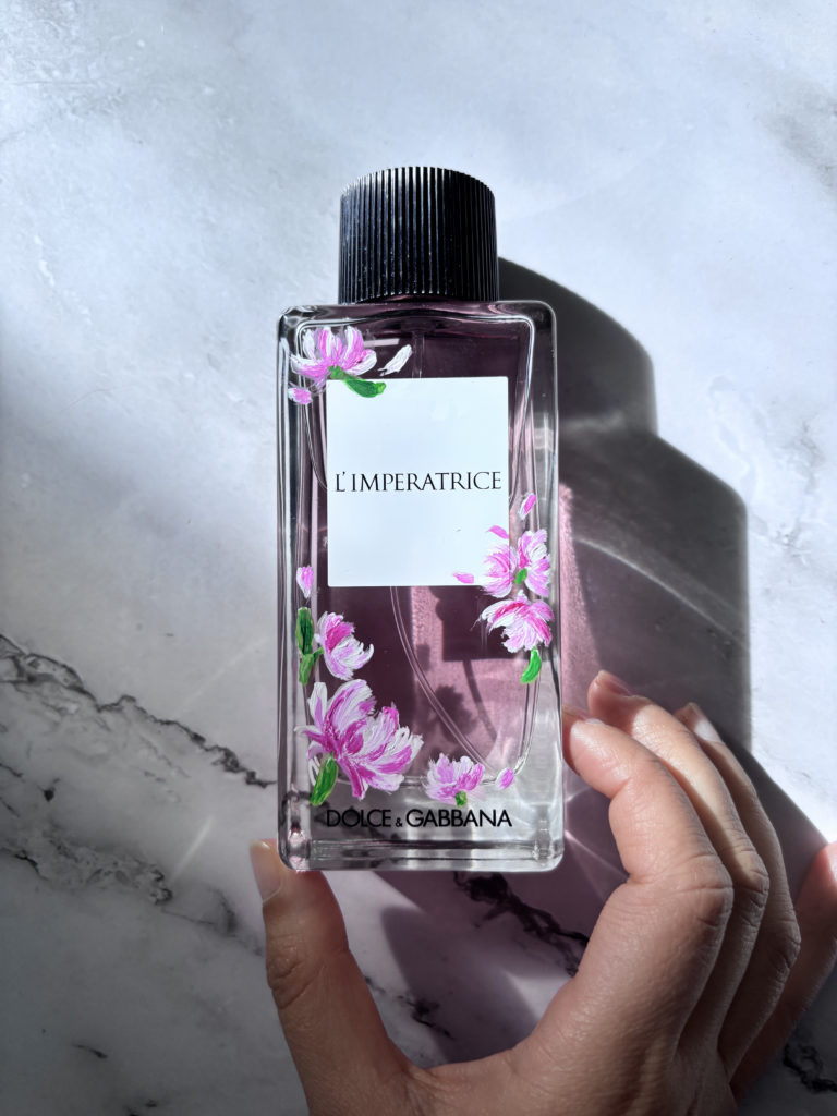 Sanda Letter engraving and calligraphy in Switzerland - bottle painting - Impératrice parfum