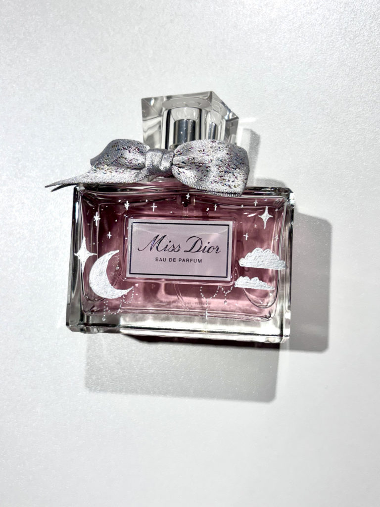 Sanda Letter_Engraver and Calligrapher in Switzerland_ENGRAVING_parfum dior clouds