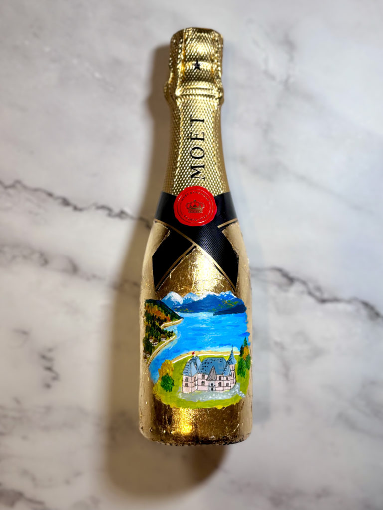 Sanda Letter_Engraver & Calligrapher in Switzerland_BOTTLE Moet et chandon golden