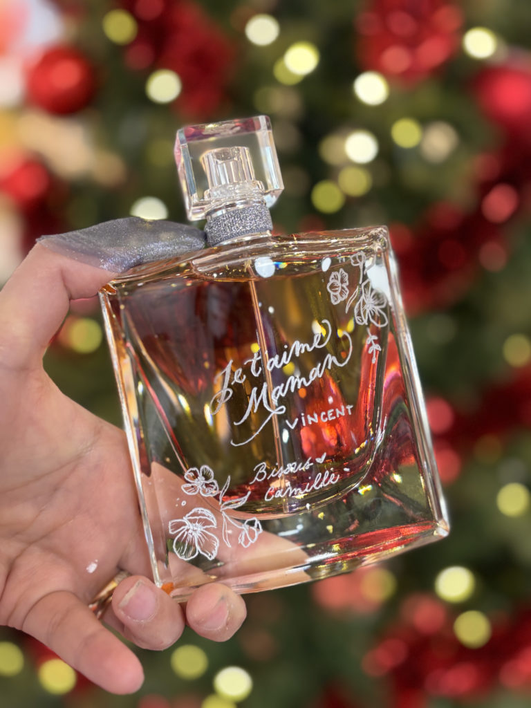Sanda Letter_Engraver & Calligrapher in Switzerland_ENGRAVING - Parfum gravure je t'aime maman