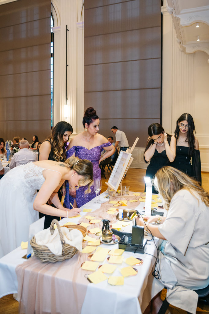 Sanda Letter calligraphy & engraving Switzerland_SANDA IN ACTION_wedding at a wedding