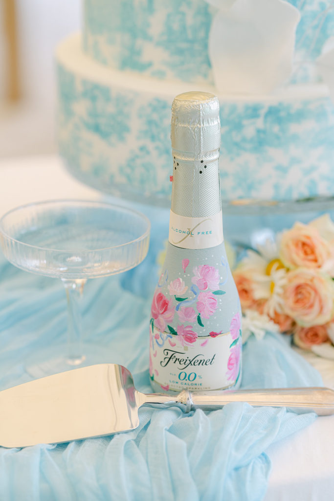 Sanda Letter_Engraver & Calligrapher in Switzerland_Bottle Painting