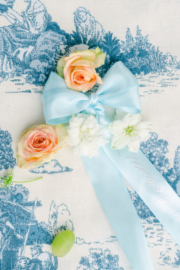 Sanda Letter_Engraver & Calligrapher in Switzerland_HOT FOIL_Blue ribbon bow