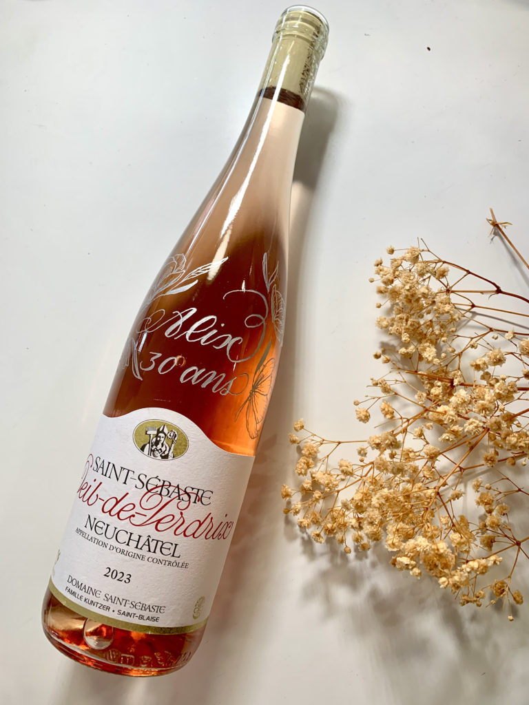 Sanda Letter calligraphy & engraving Switzerland_Engraving_wine bottle engraving